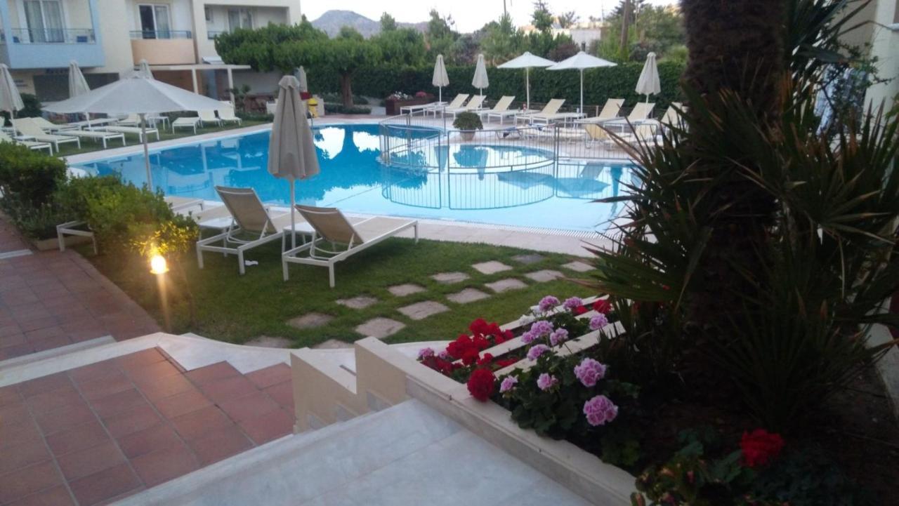 Melina Beach Platanés エクステリア 写真